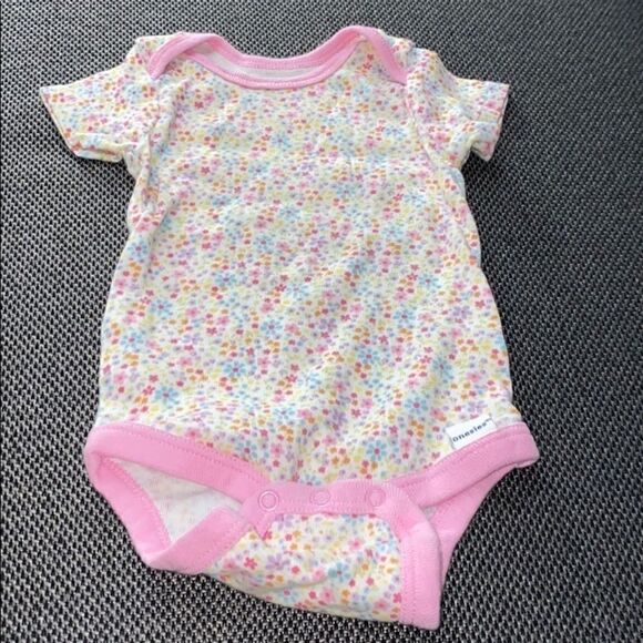 Gerber onesie   - Picture 1 of 3